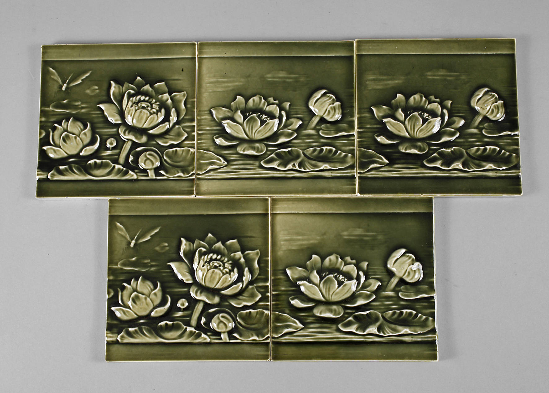 Fünf Jugendstilfliesen