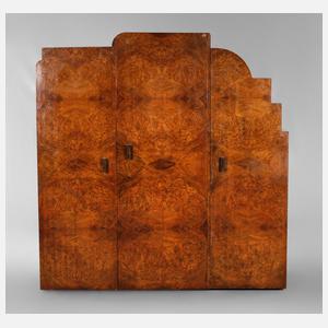 Großer Damenkleiderschrank