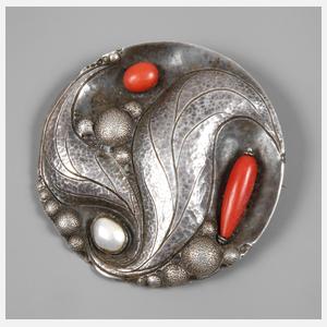 Brosche mit Korallen und Perle