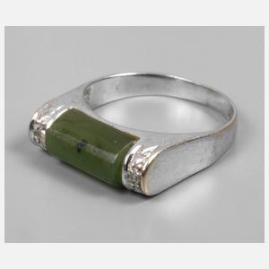 Weißgoldring mit Jade und Diamanten