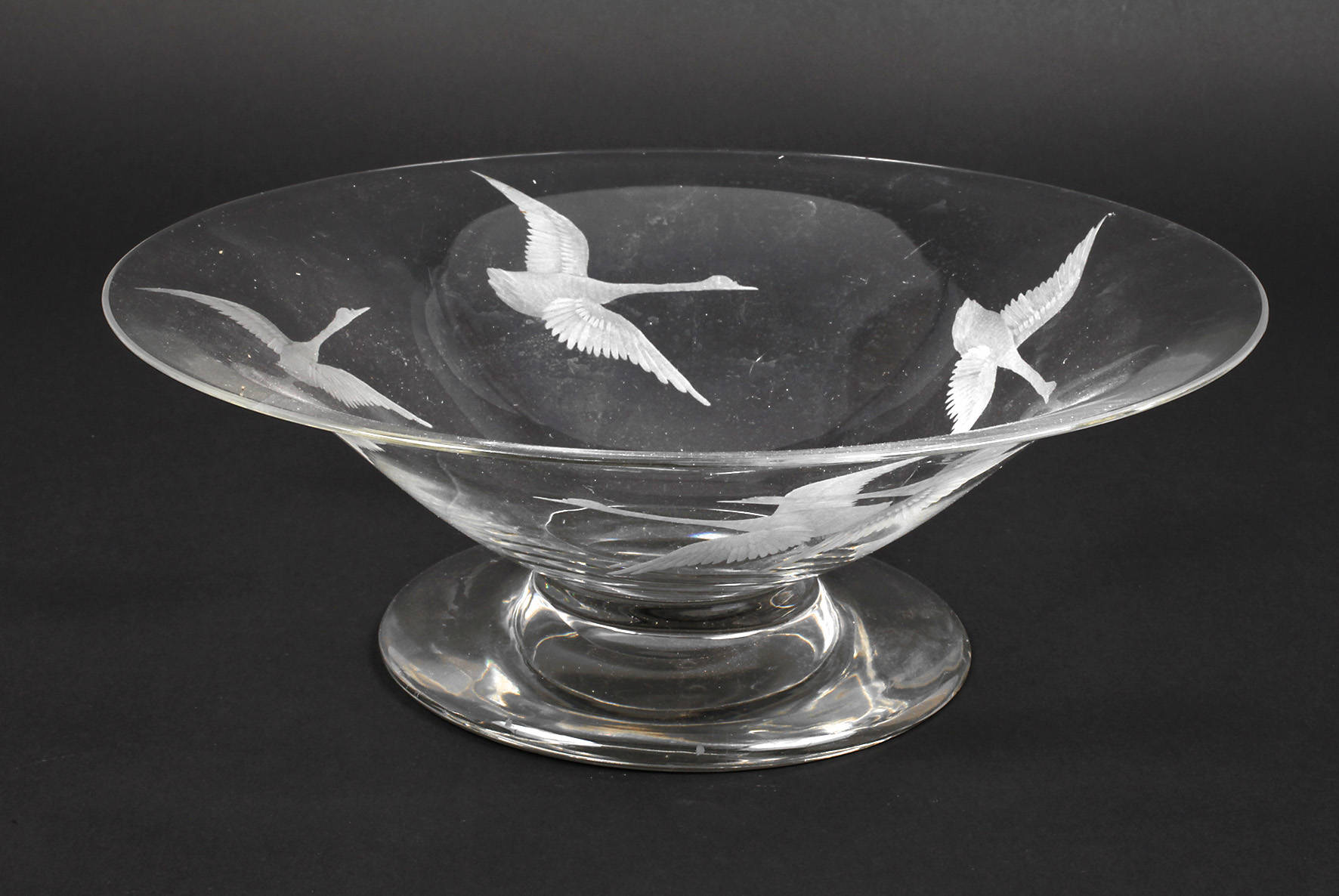 Fachschulschale Schwanendekor