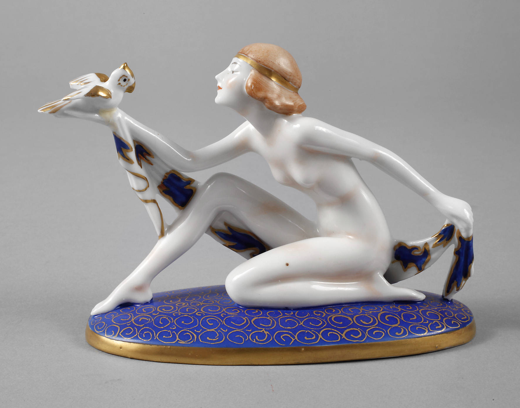 Goebel weiblicher Akt mit Vogel