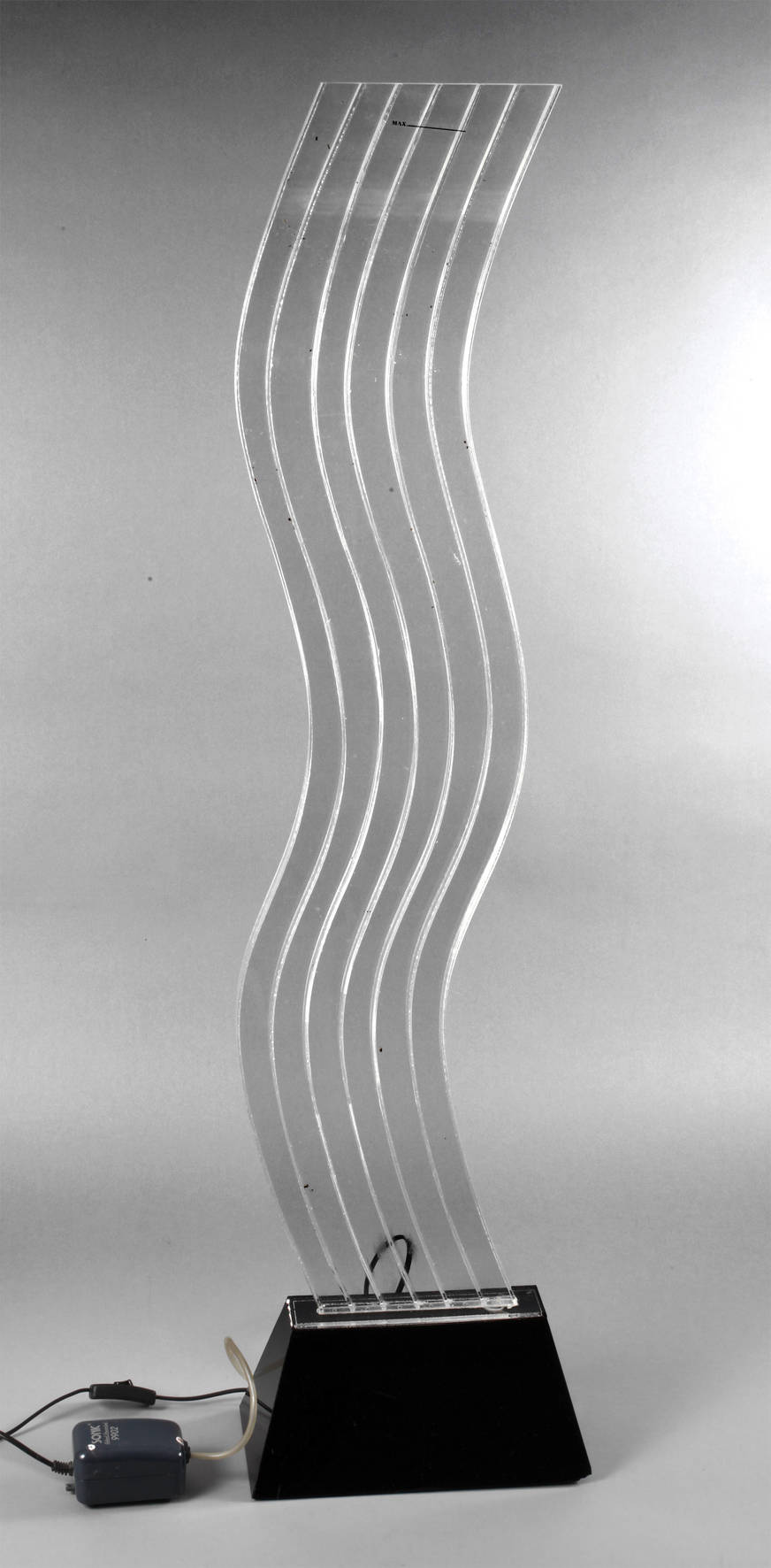 Design Stehlampe mit Wasserspiel