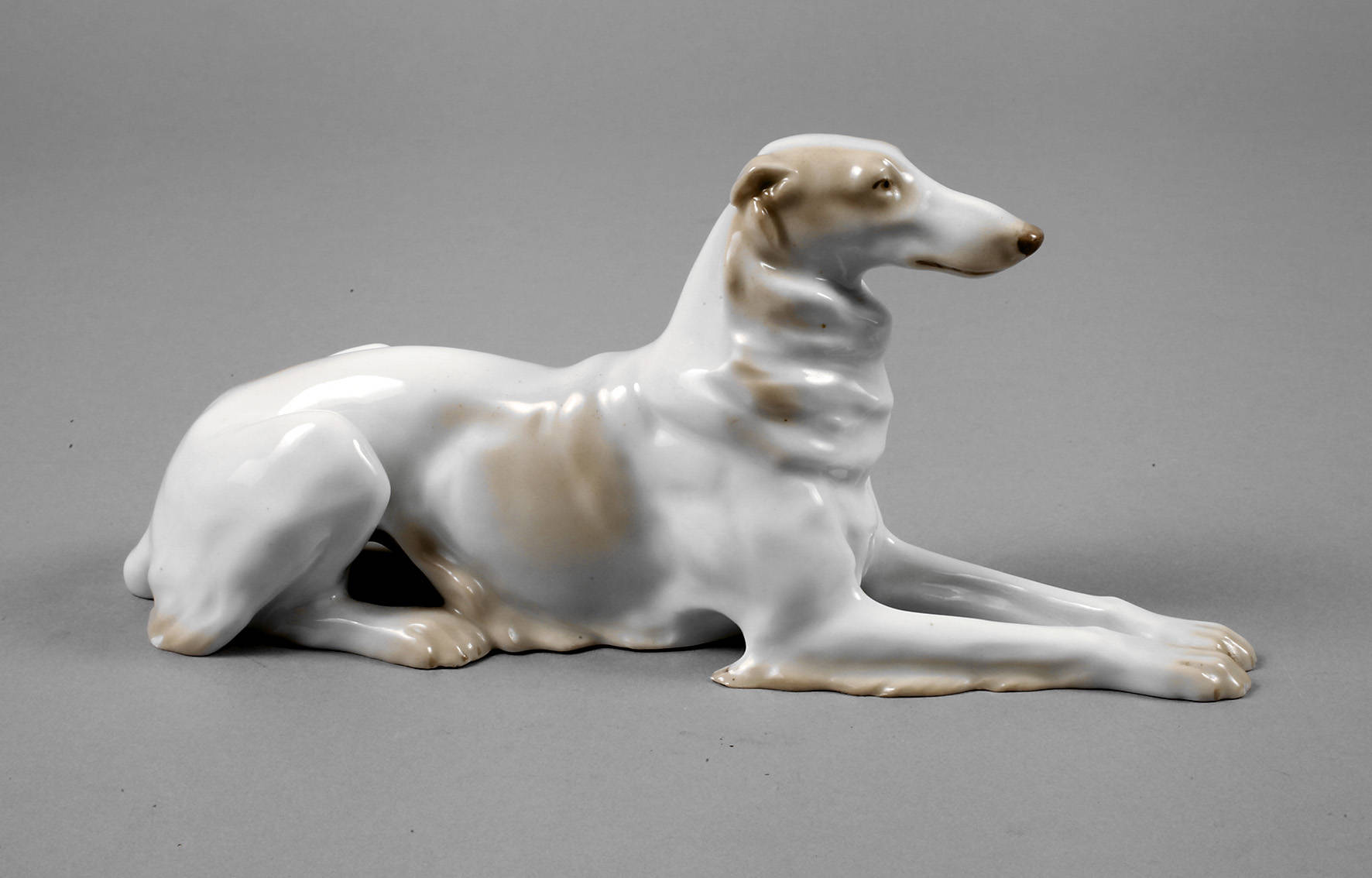 Heubach liegender Windhund