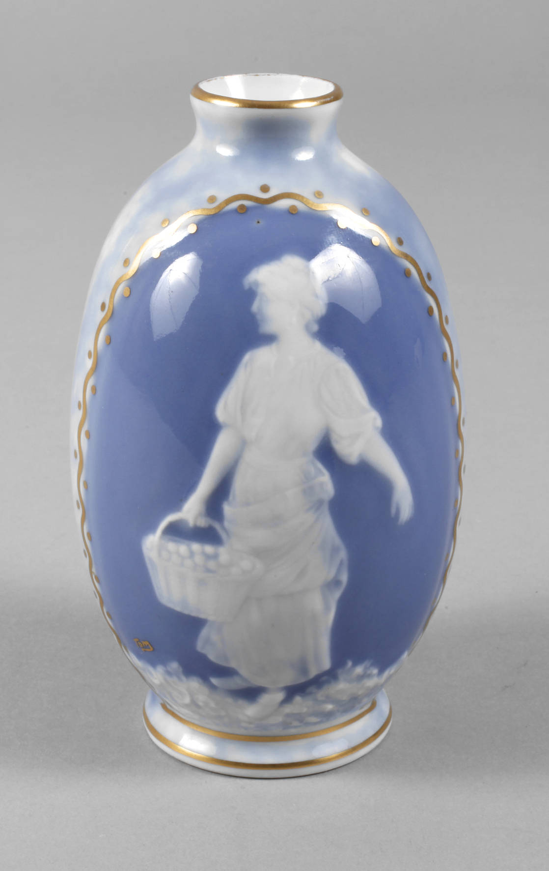 Limoges Vase Pâte-sur-Pâte