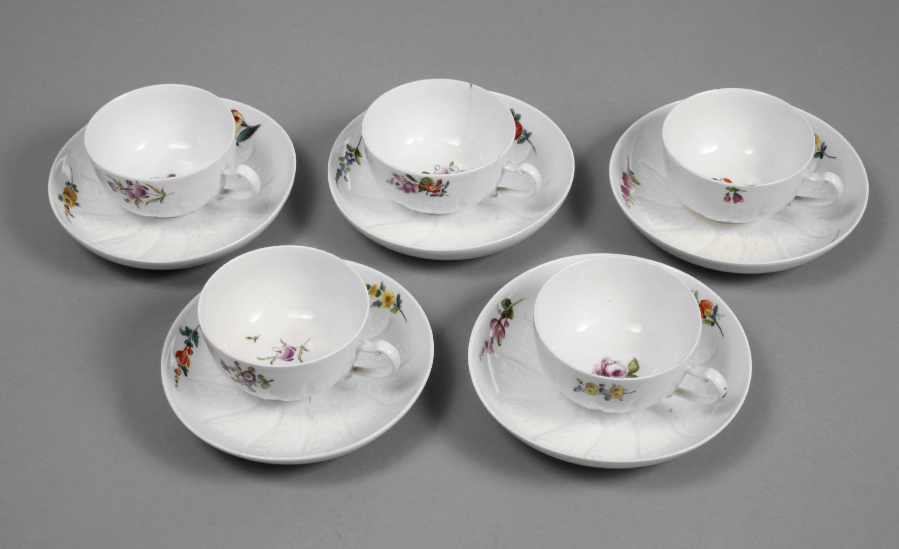 Meissen fünf Tassen mit Untertassen