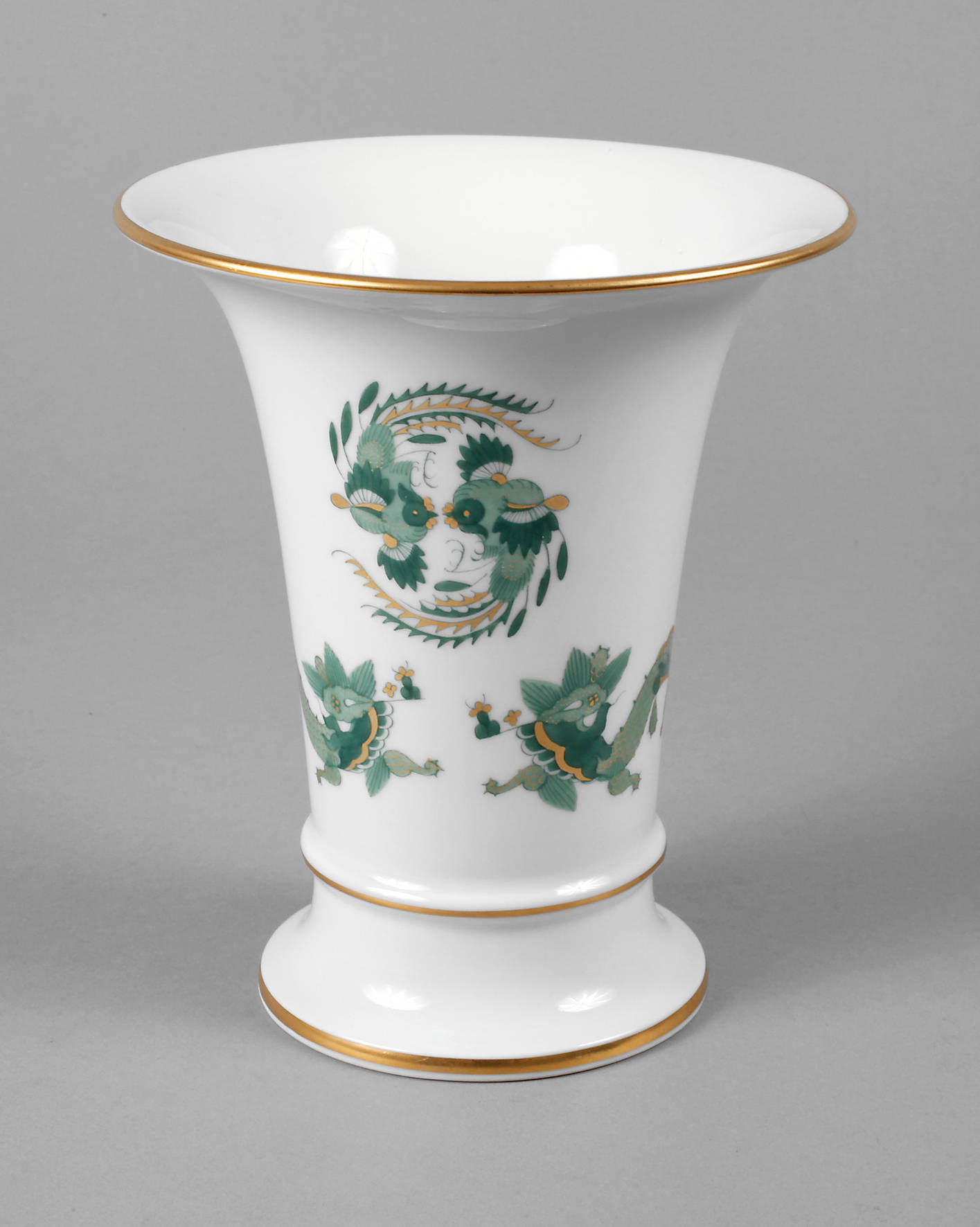 Meissen Trichtervase ”Reicher Drache”