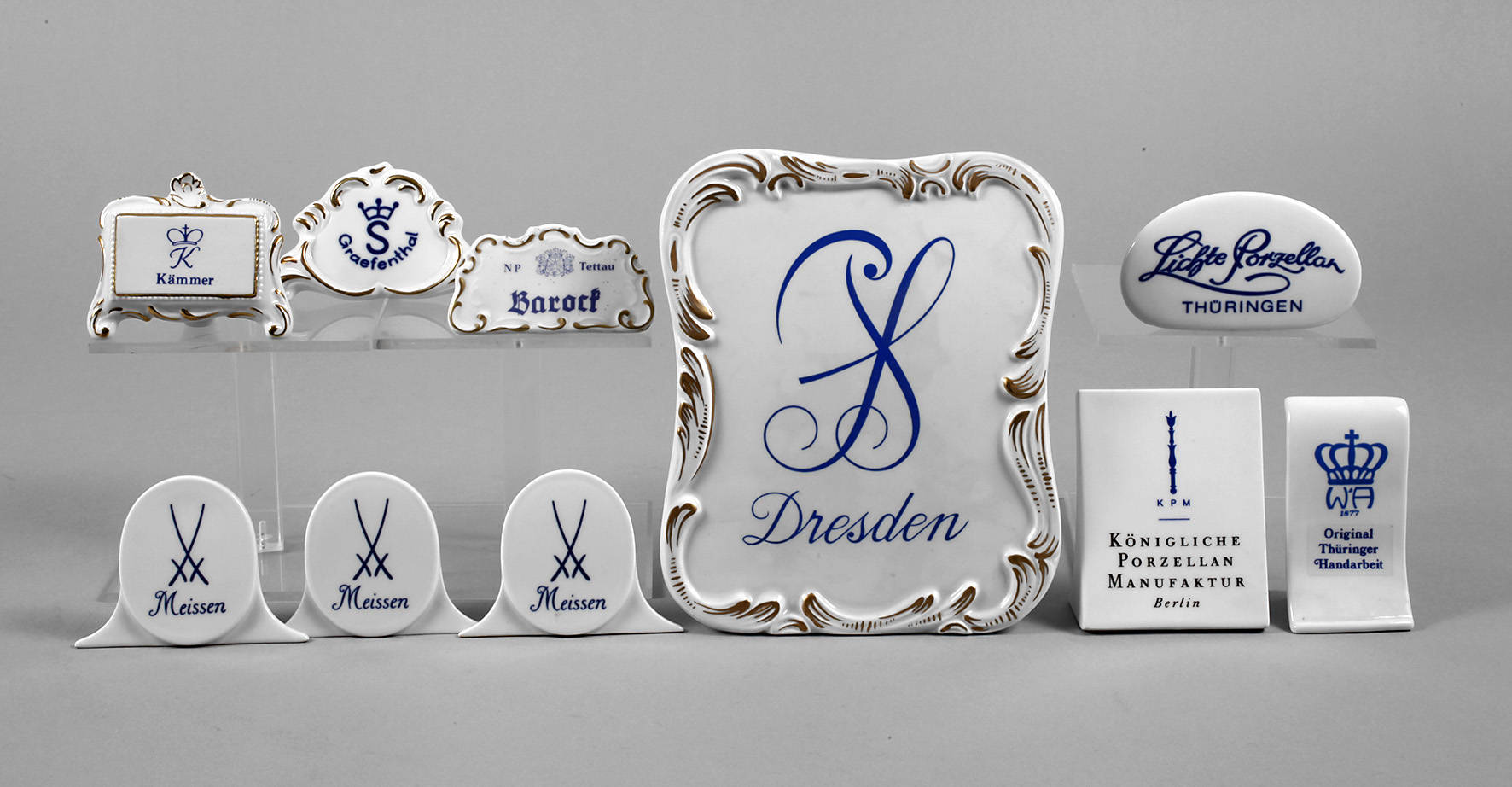 Zehn Werbe-Aufsteller