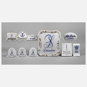 Zehn Werbe-Aufsteller