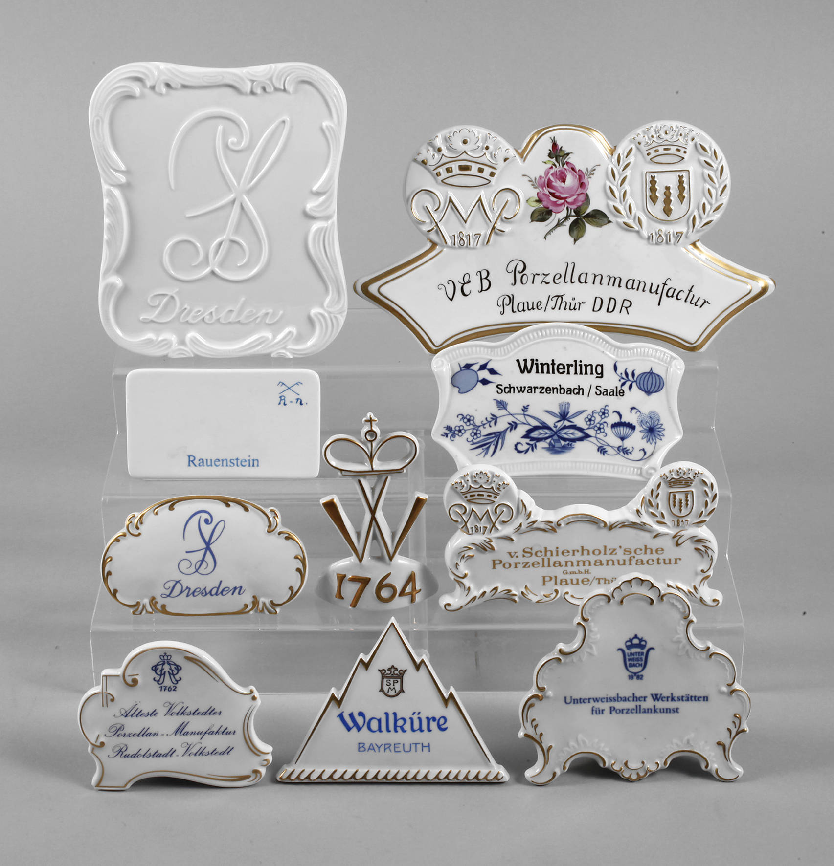 Zehn Werbe-Aufsteller