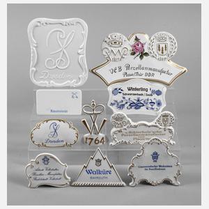 Zehn Werbe-Aufsteller