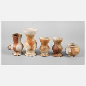 Fünf Steinzeugkrüge Siegburg