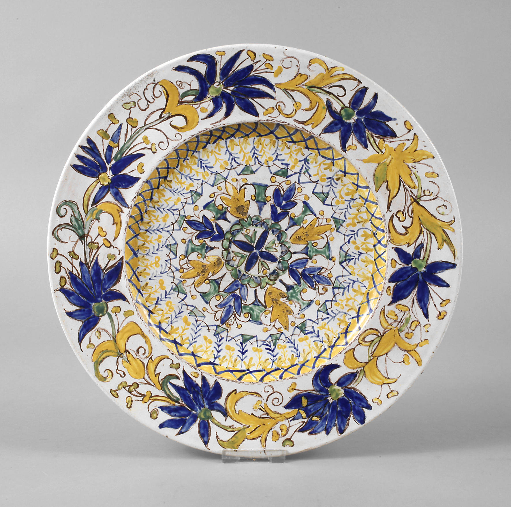 Großer Fayenceteller