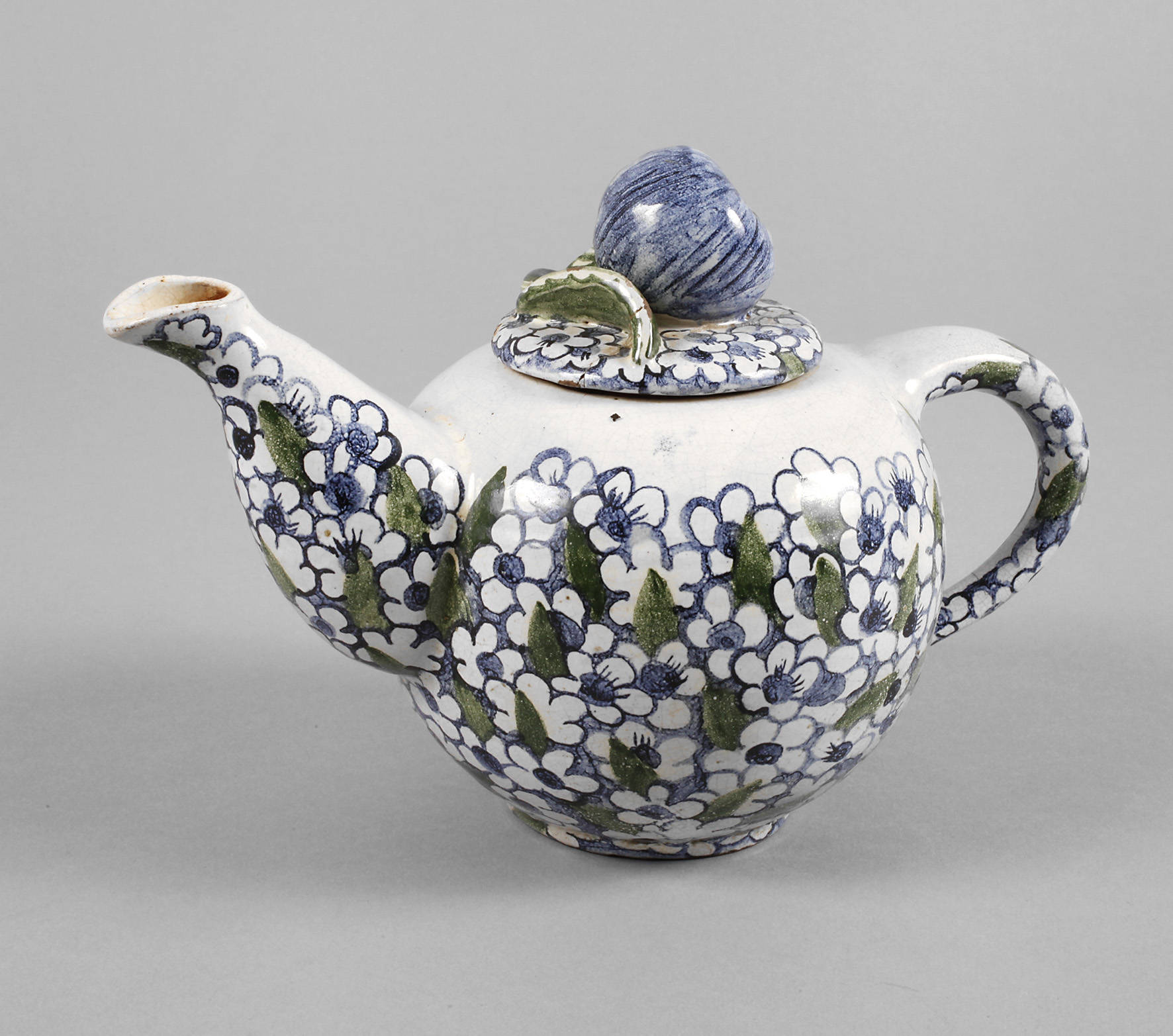 Kleines Fayencekännchen