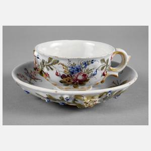 Tasse mit Blütenrelief