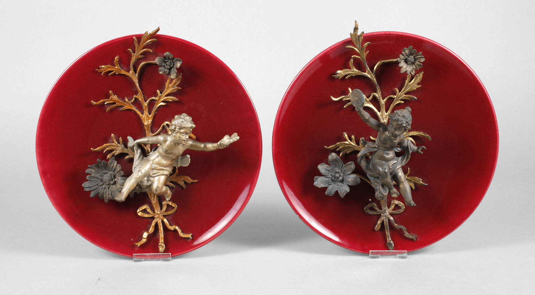 Paar Wandteller mit Putten