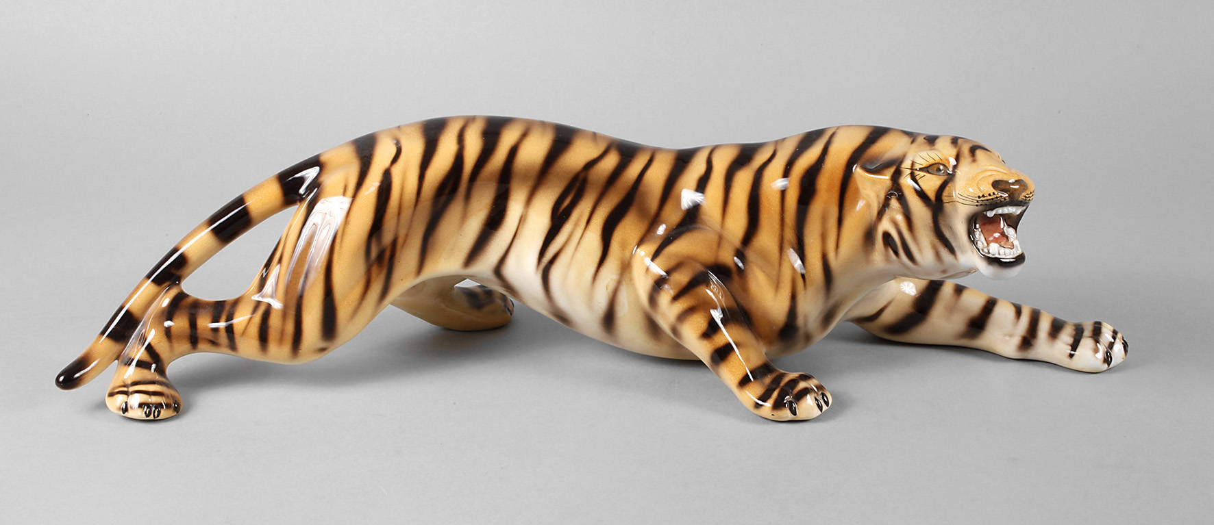 Italien große Figur fauchender Tiger