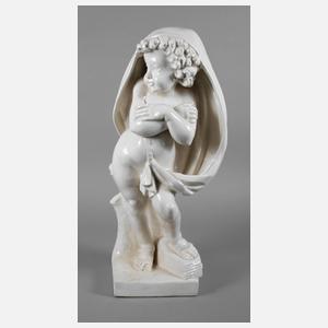 Übergroßer Putto als Allegorie auf den Winter