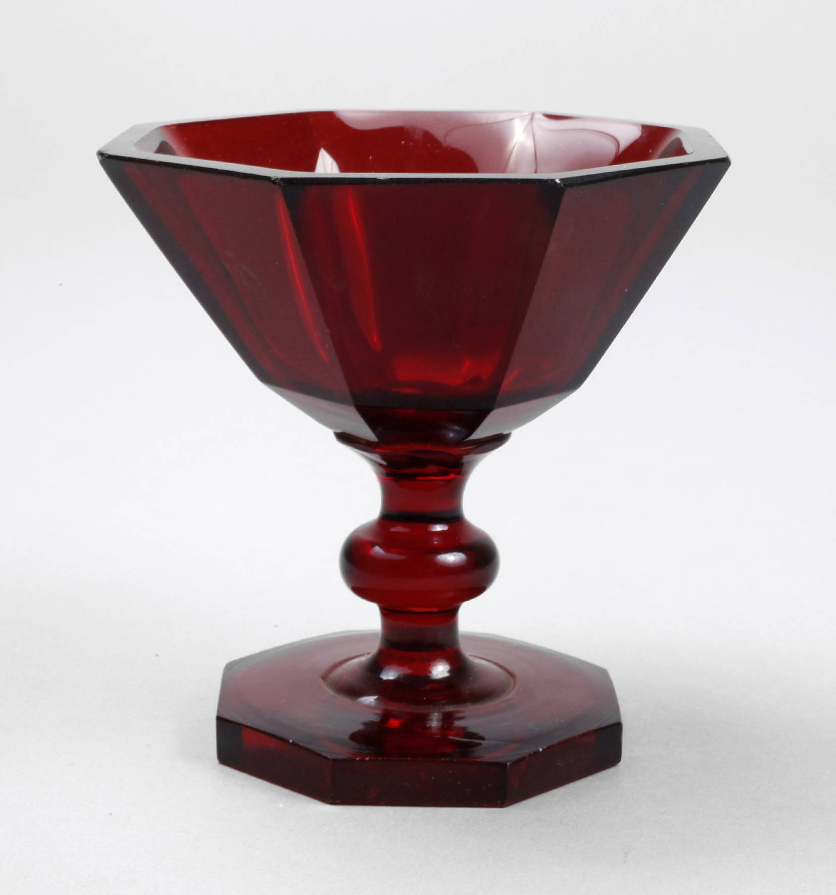 Fußbecher Rubinglas
