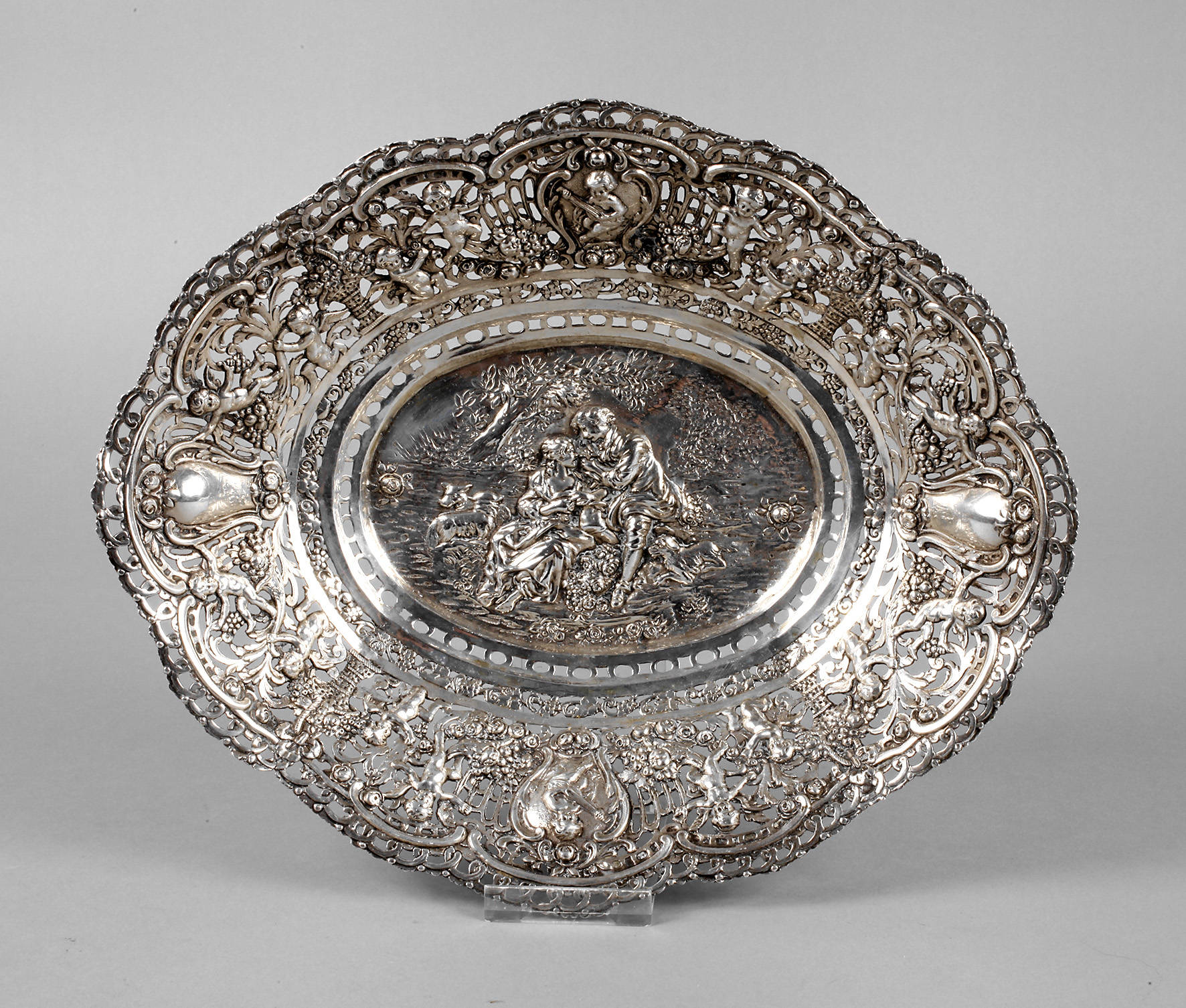 Silberschale mit Engel