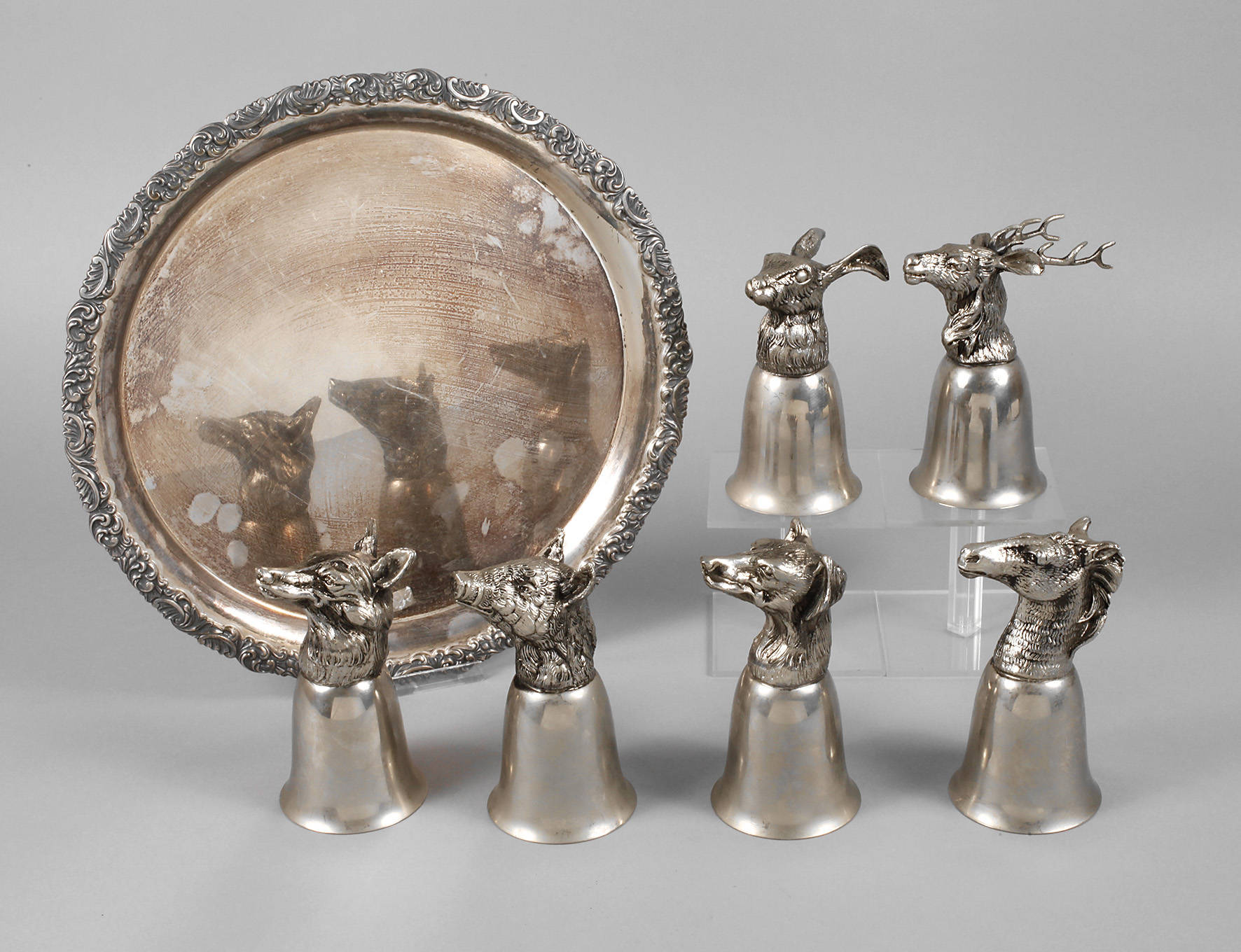 Sechs jagdliche Sturzbecher mit Tablett