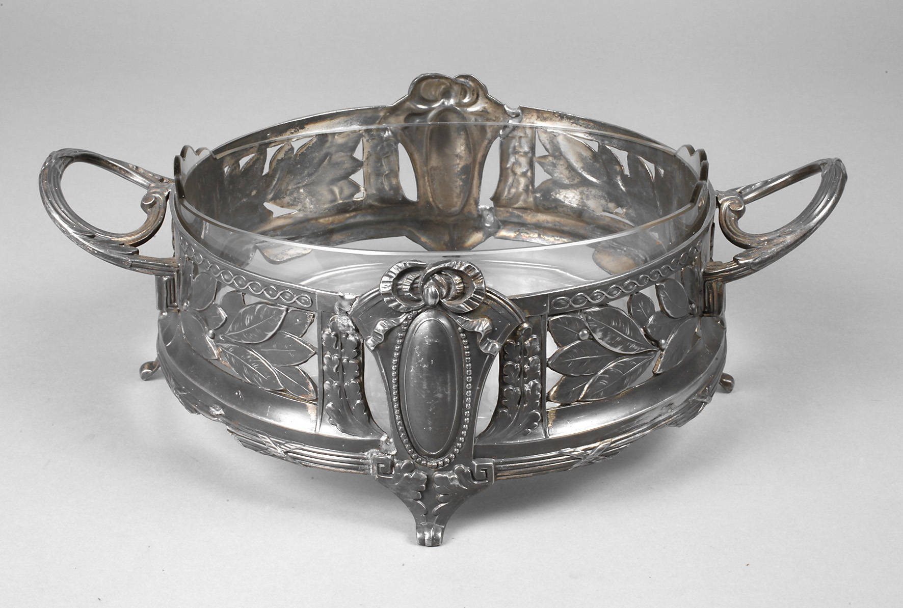 Jugendstilschale mit Lorbeerlaub