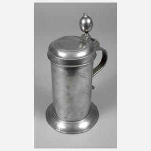 Zinnwalzenkrug mit breitem Glockenfuß