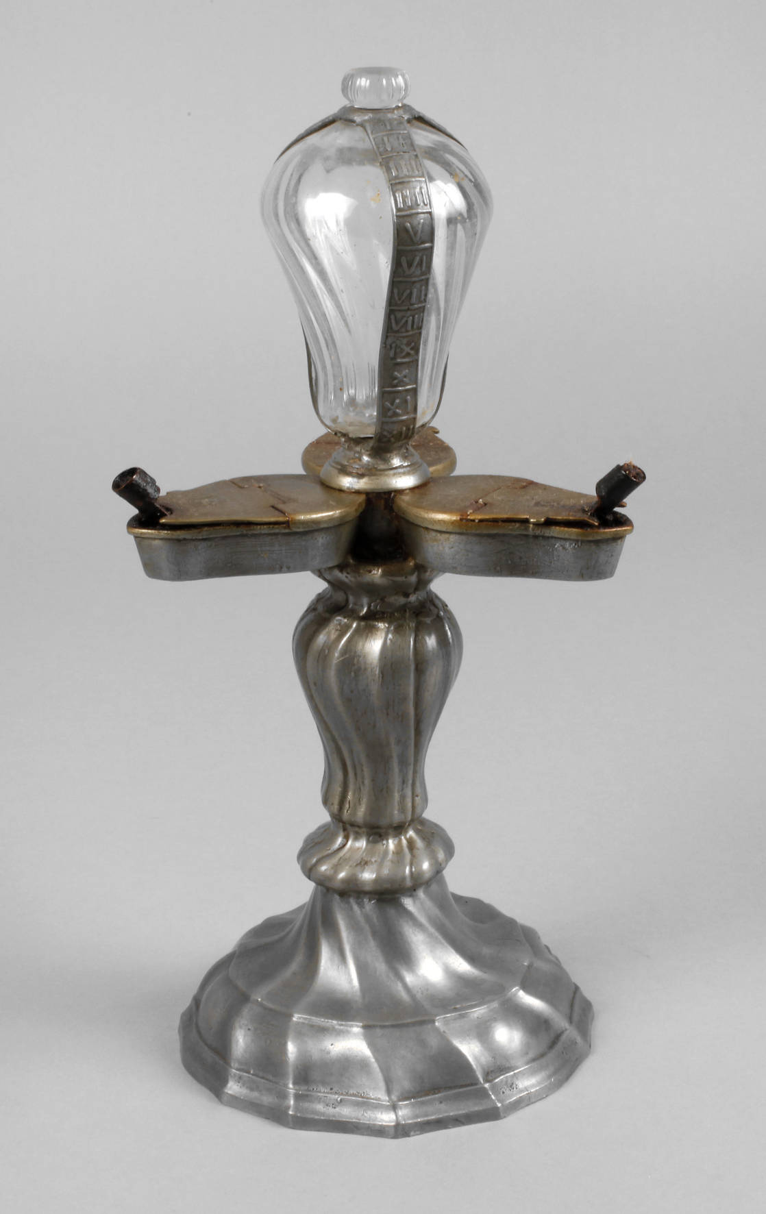 Seltene dreiflammige Zinntischlampe
