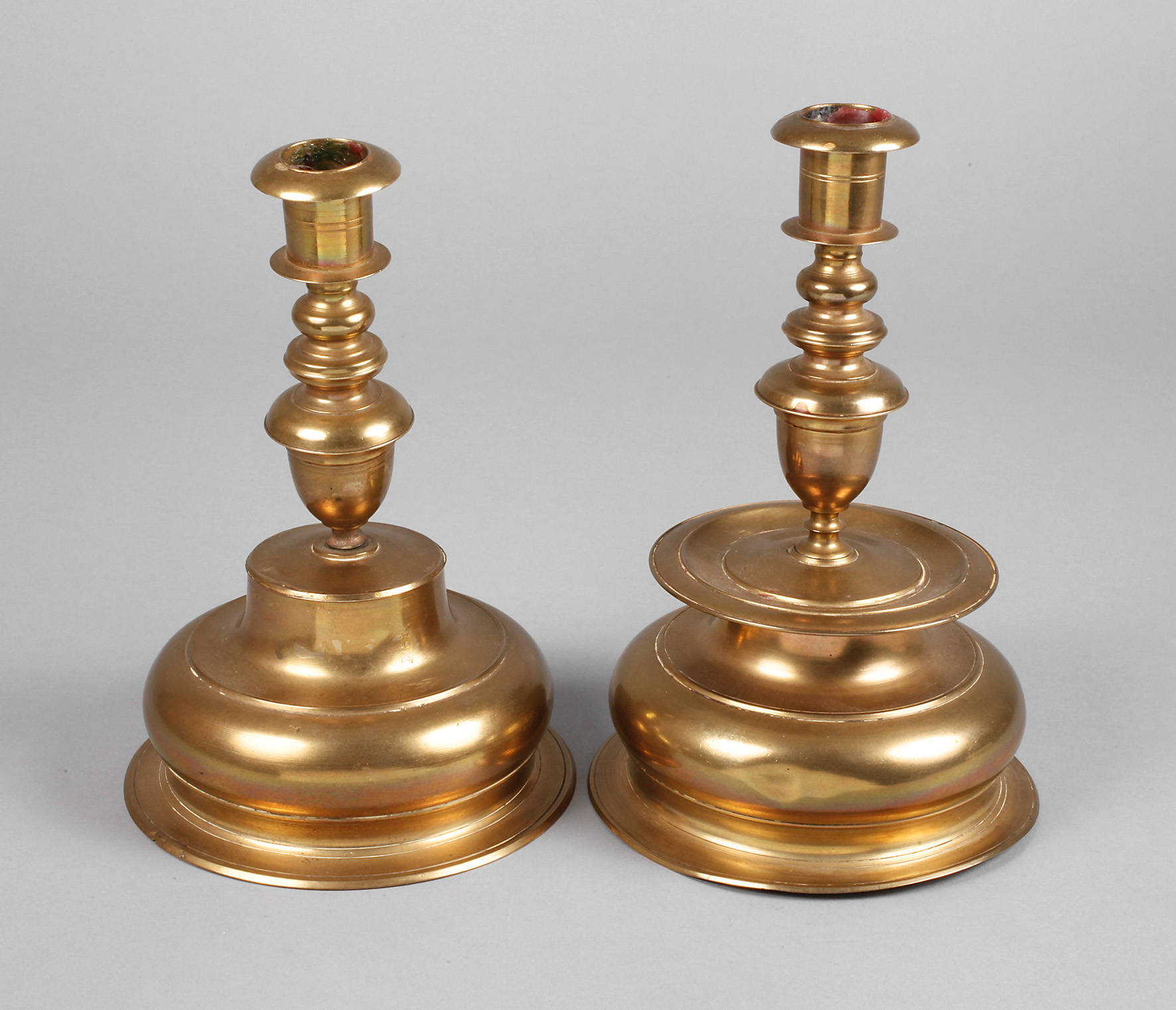 Zwei Glockenleuchter Hochbarock