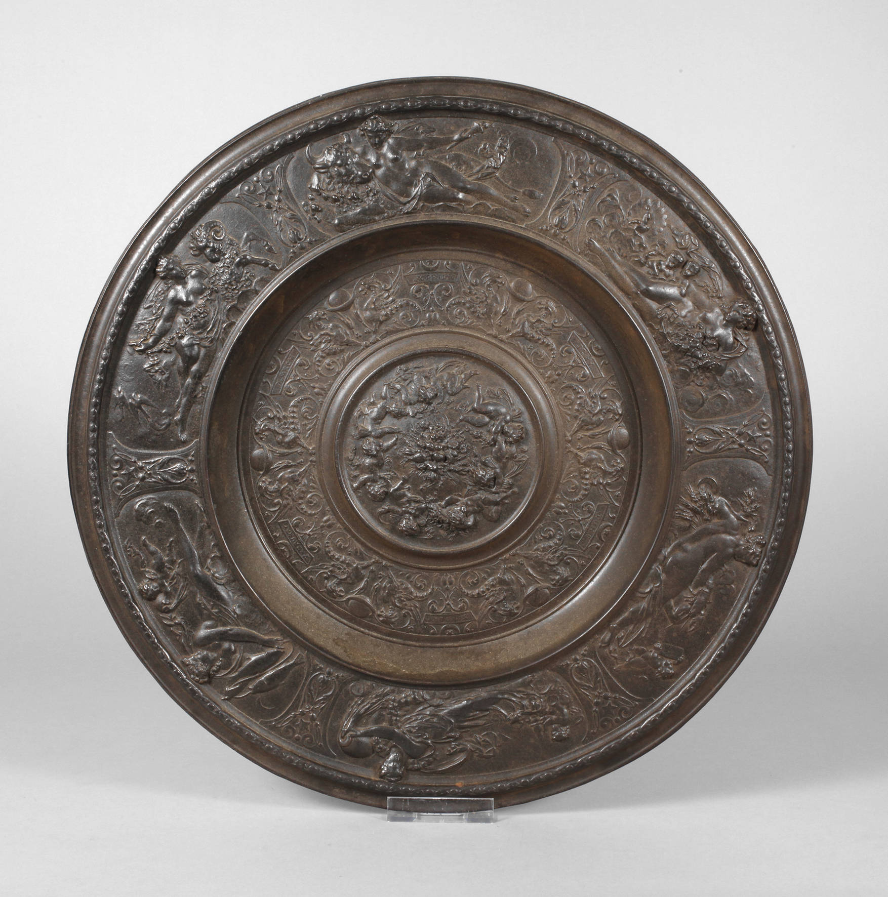 Großer Wandteller Eisenguss