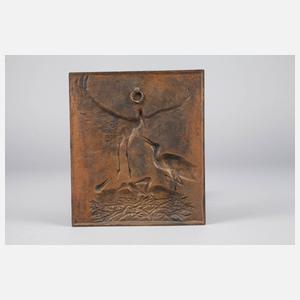 Bronzerelief mit Storchenmotiv