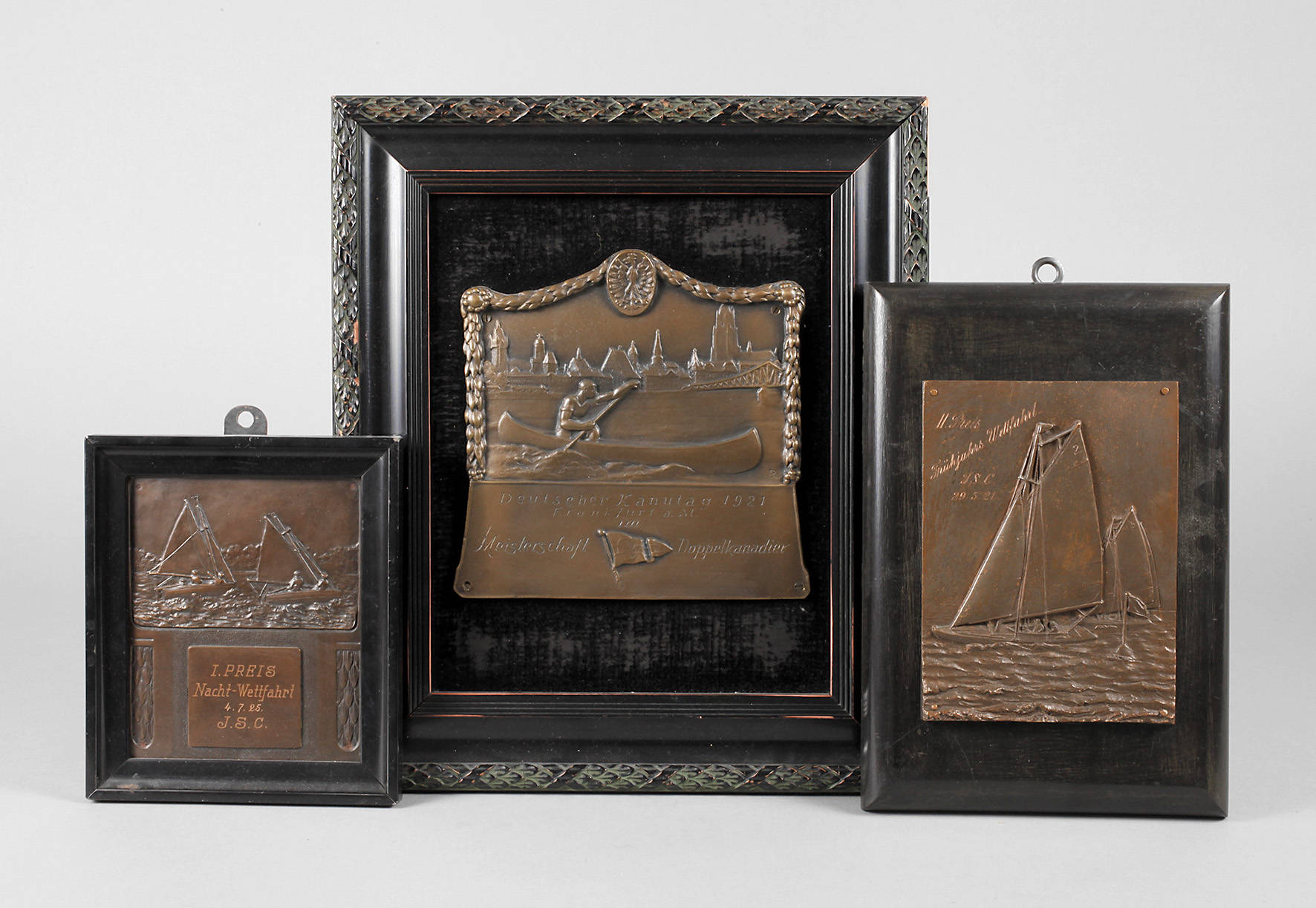 Drei Bronzeplaketten Wassersport