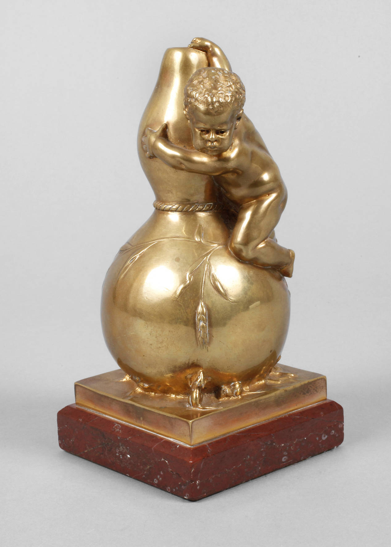 Louis Kley, Putto an einer Vase