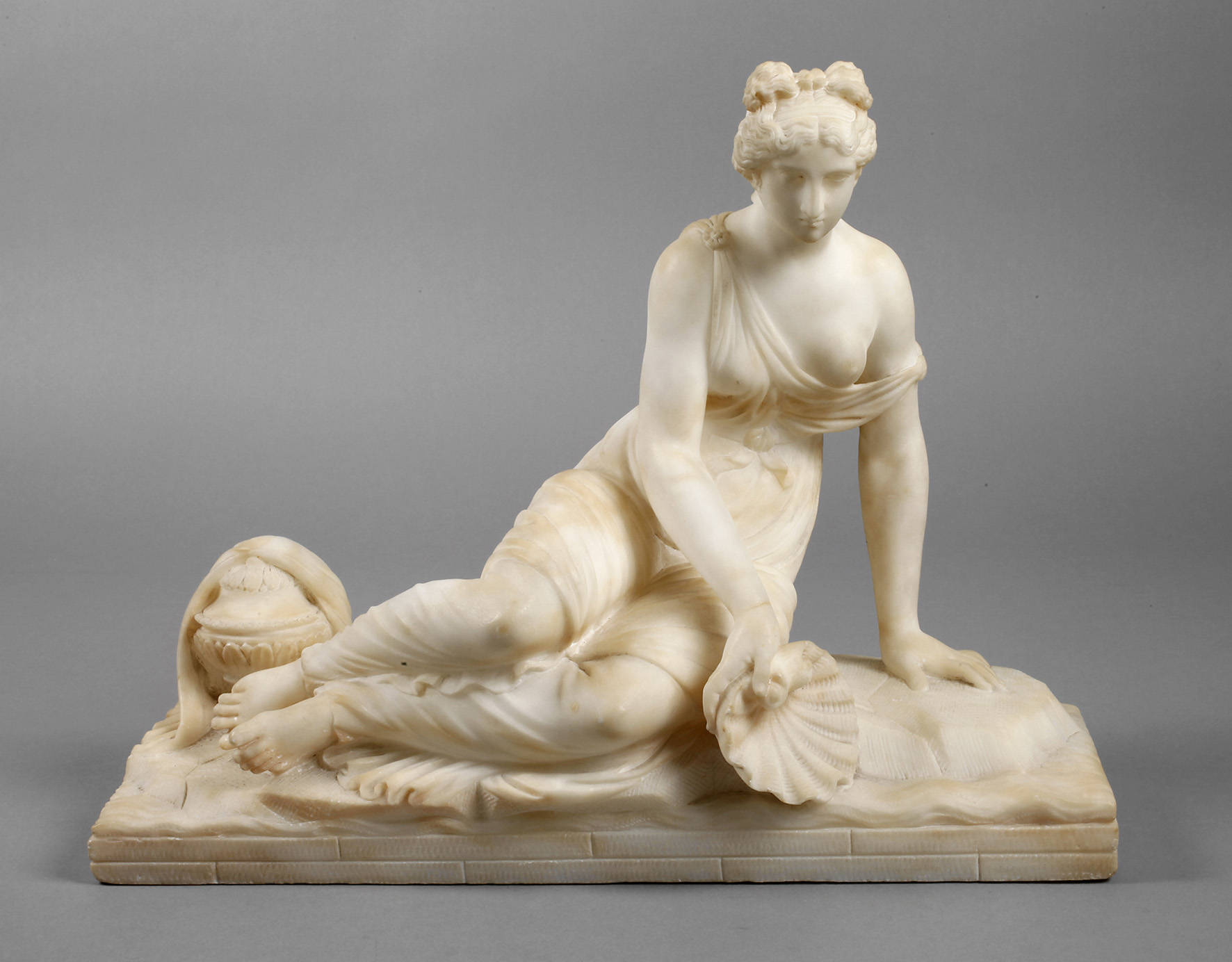 Alabasterfigur sitzende Griechin