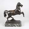 Pferdeskulptur steigender Hengst