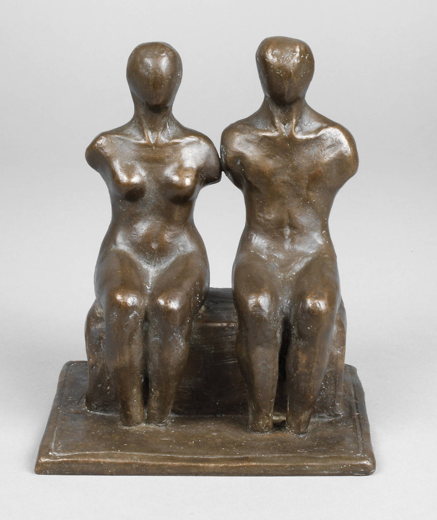 Bronze sitzendes Paar