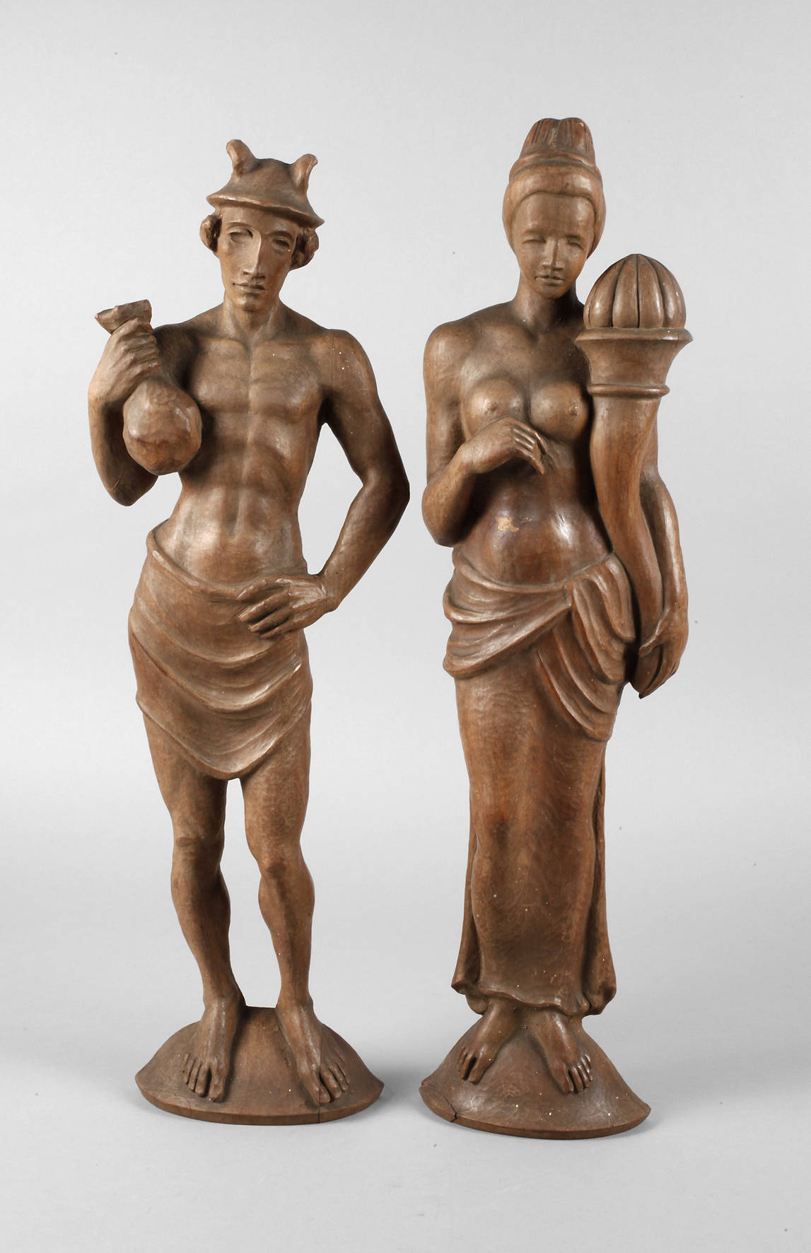 Paar figürliche Schnitzereien