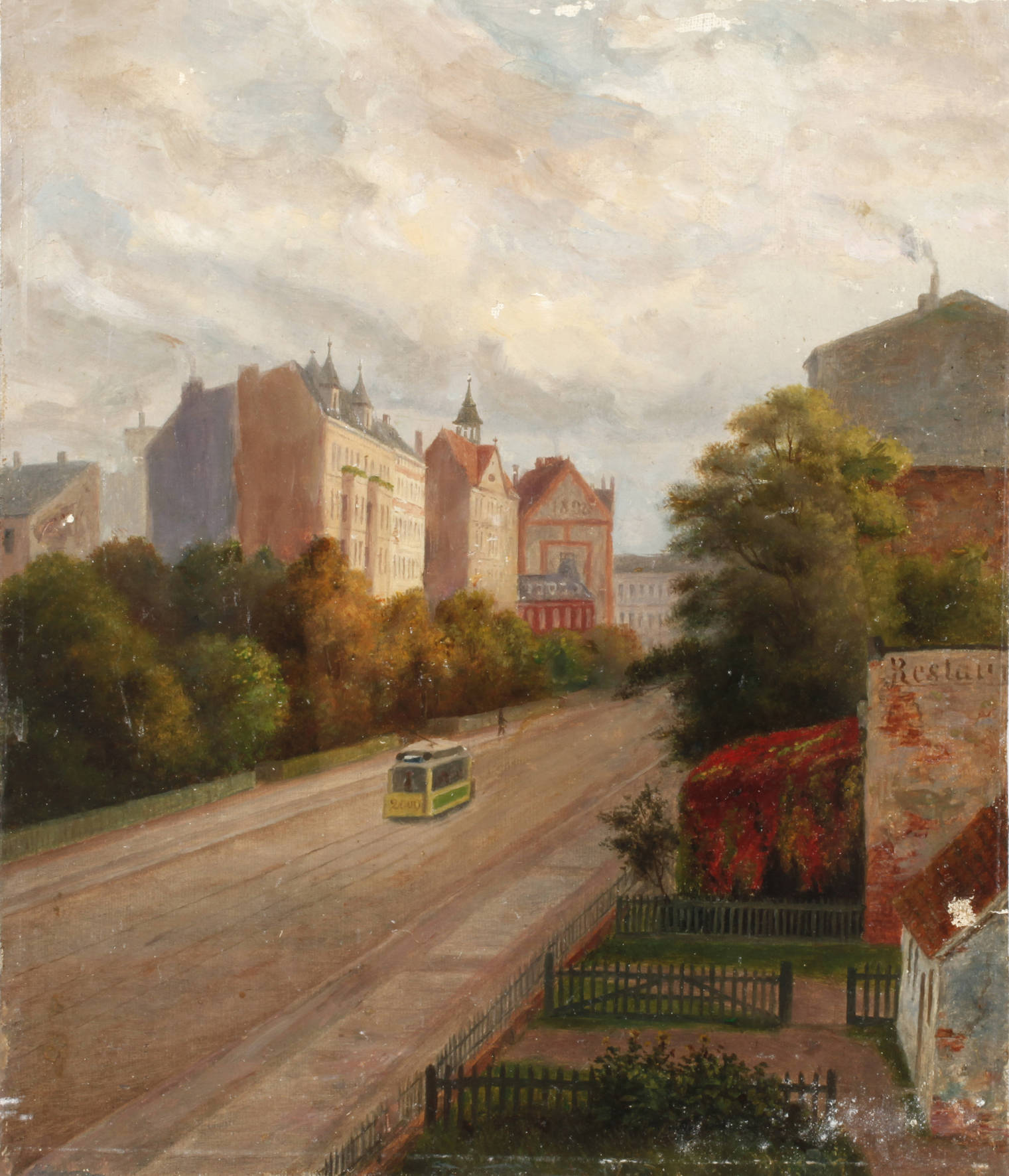 Sommerliche Stadtansicht Spandau mit Straßenbahn