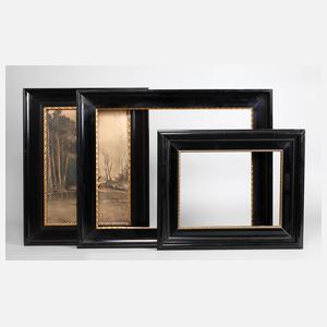 Drei schwarze Lackleisten