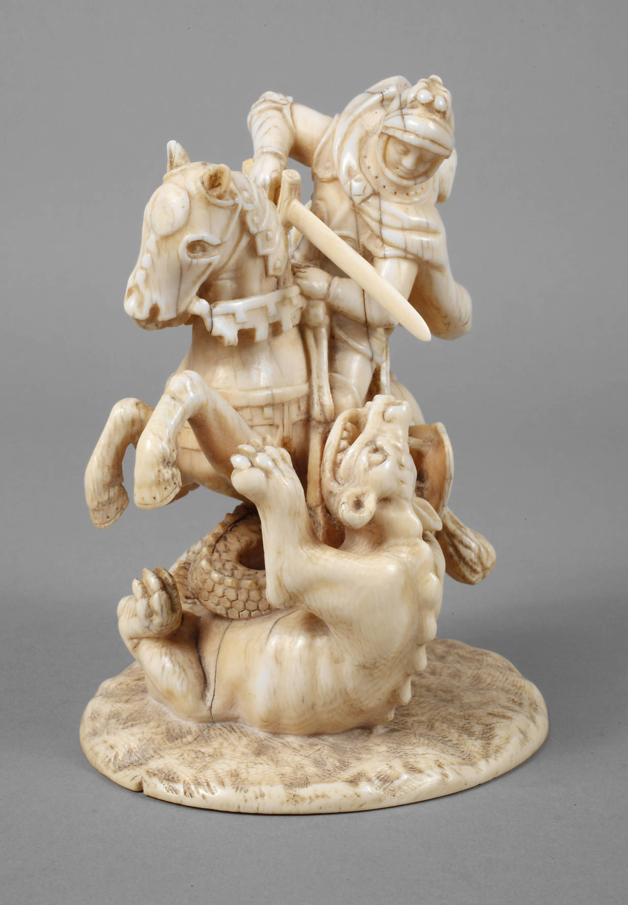 Frühe Elfenbeinschnitzerei Siegfried der Drachentöter