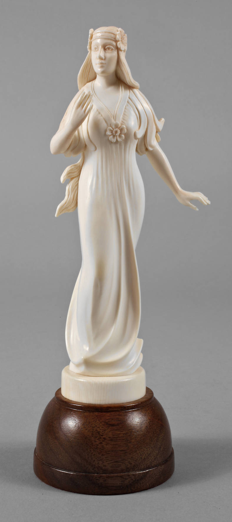 Elfenbeinschnitzerei Elfe