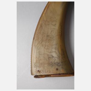 Drei jagdliche Pulverflaschen