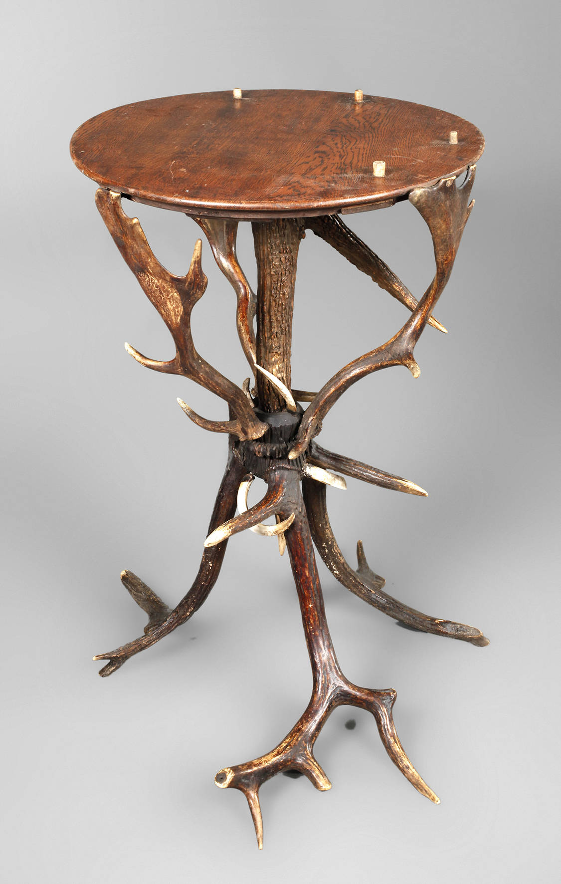 Jagdlicher Rauchtisch