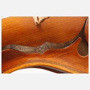 Violine im Etui
