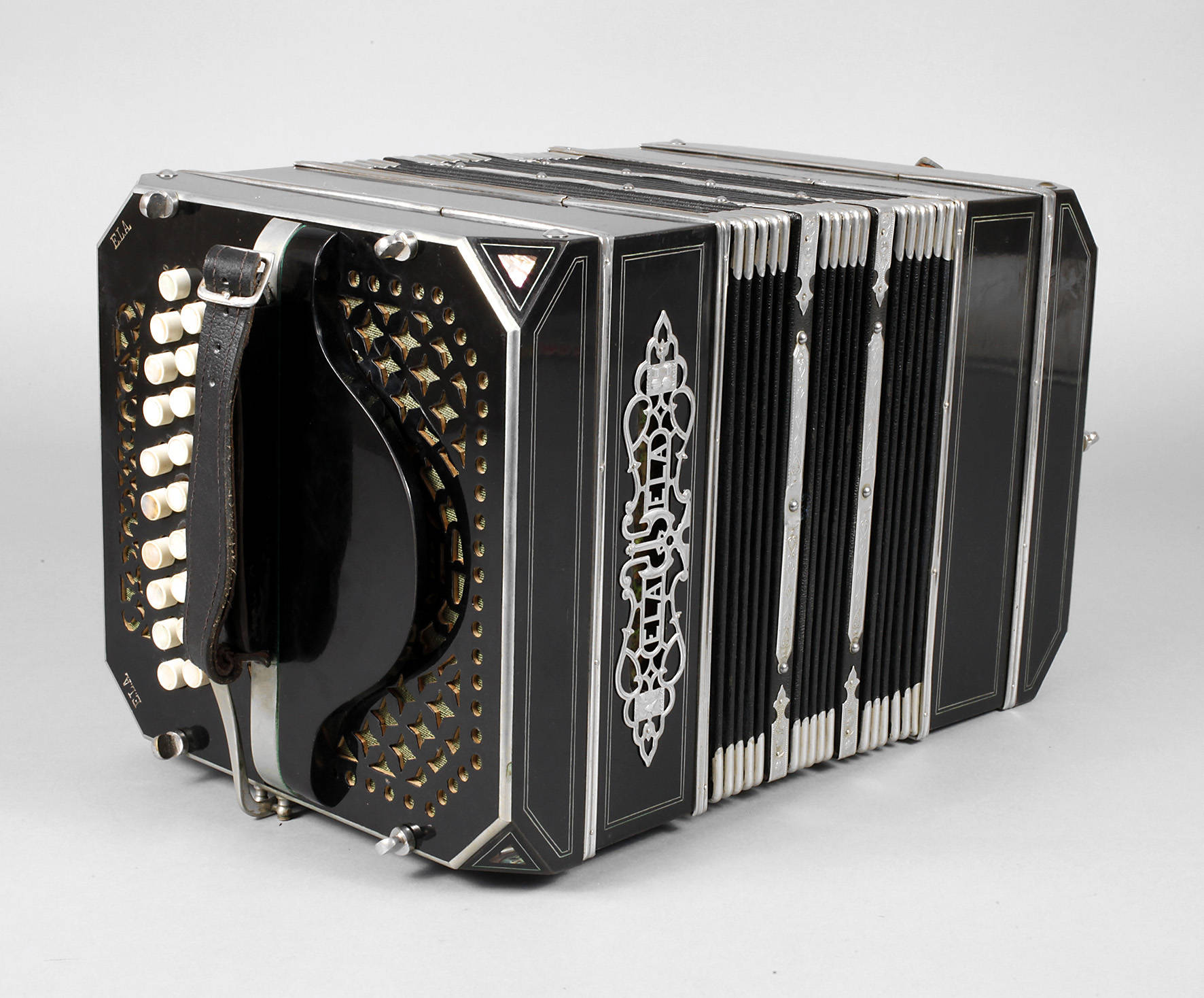 Konzertina im Etui