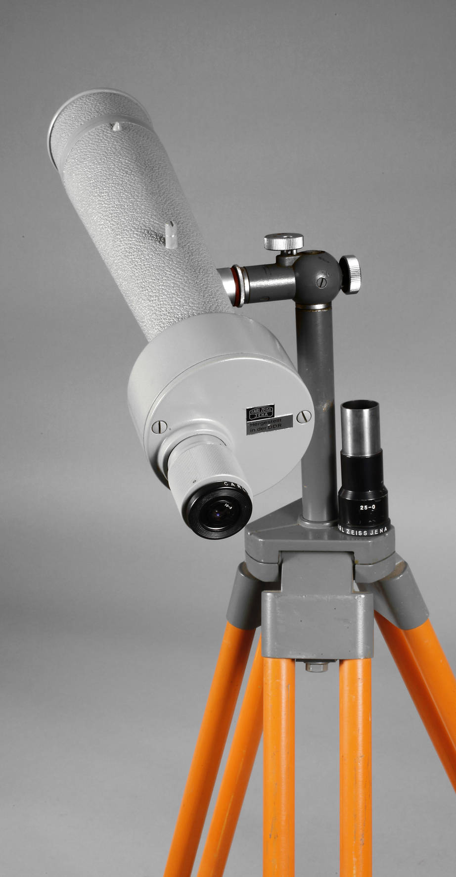 Fernrohr mit Stativ
