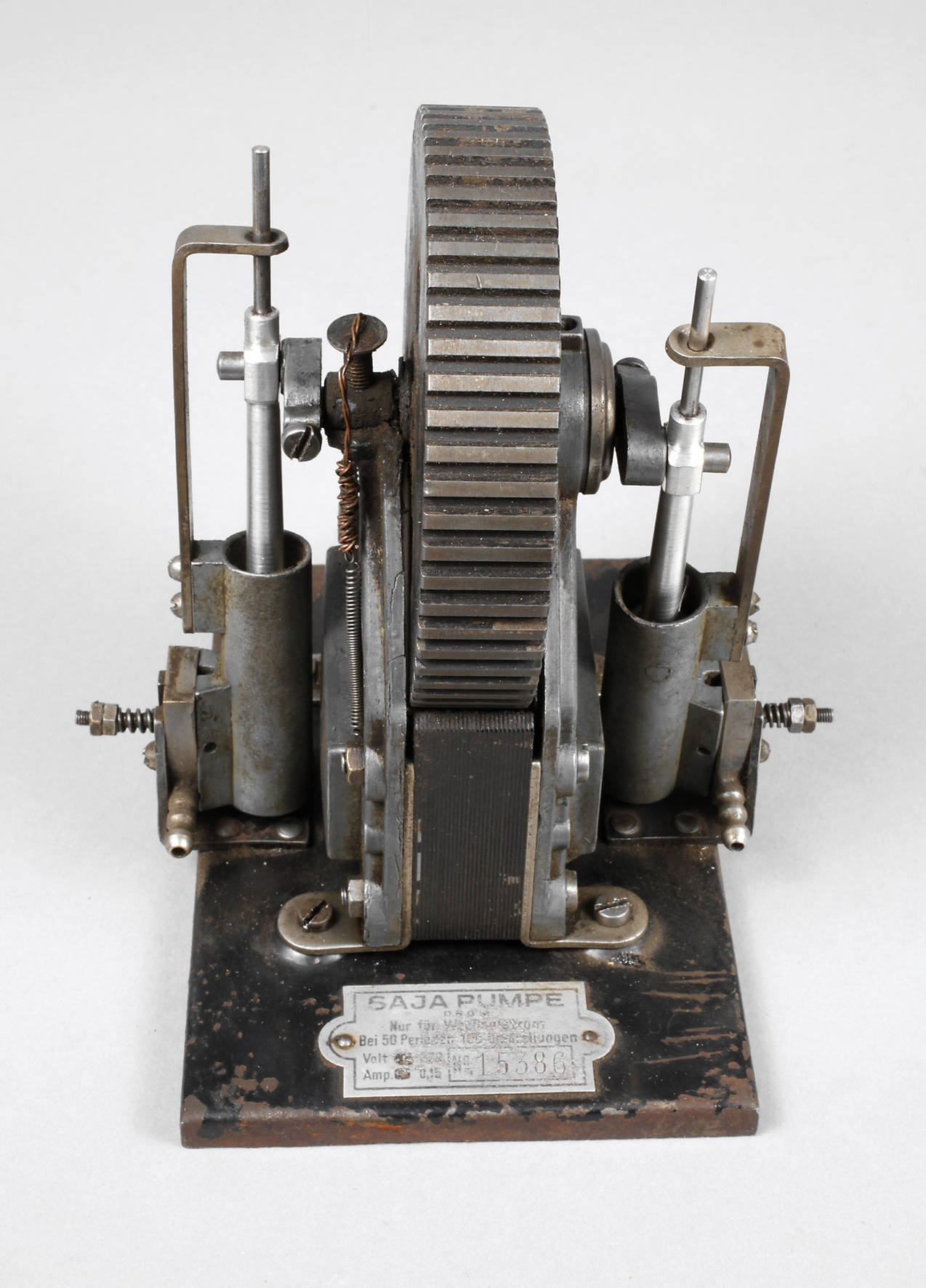 Saja Doppelkolbenpumpe mit Synchronmotor