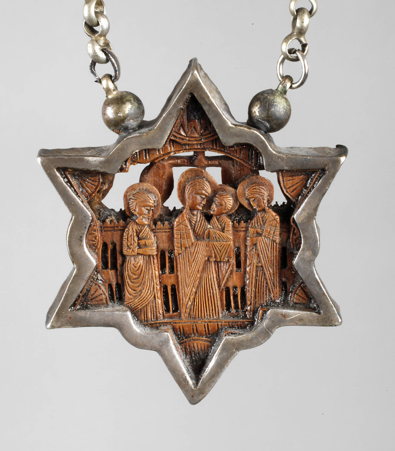 Geschnitzter Anhänger