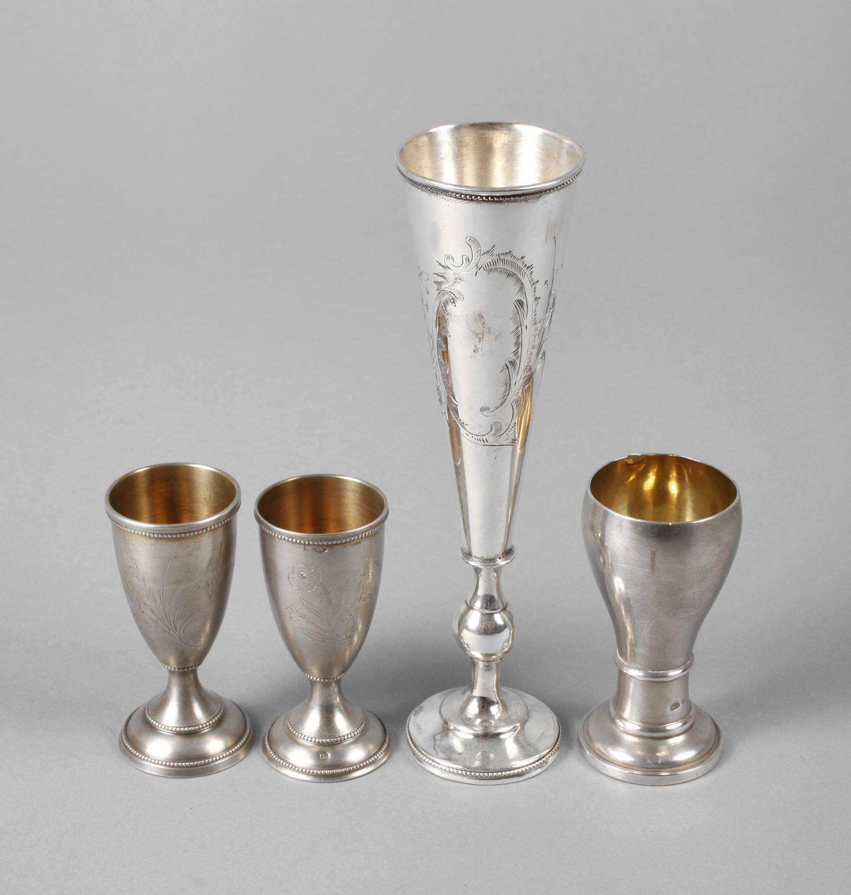 Vier Wodkabecher Silber