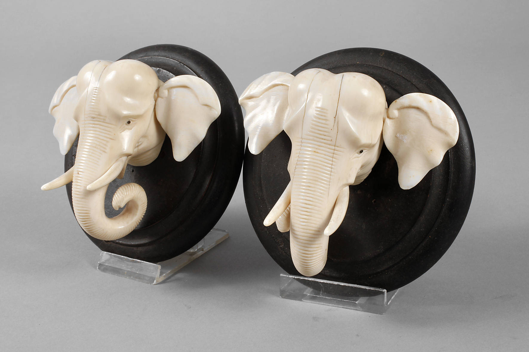 Paar Elfenbeinschnitzereien